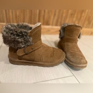 Women size 6 Bearpaw boots in good condition